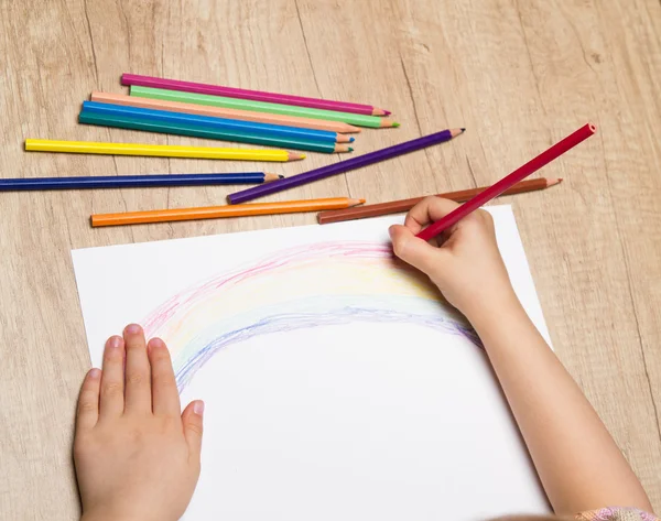 Mano de dibujo infantil a lápiz de color —  Fotos de Stock