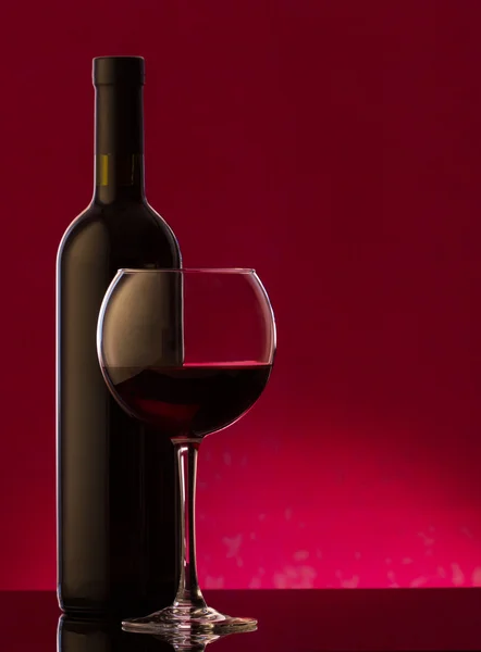 A glass and bottle of red wine — Stock Photo, Image