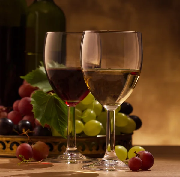 Red And White Wine Glasses Grape Red And White Wine Glasses Grape