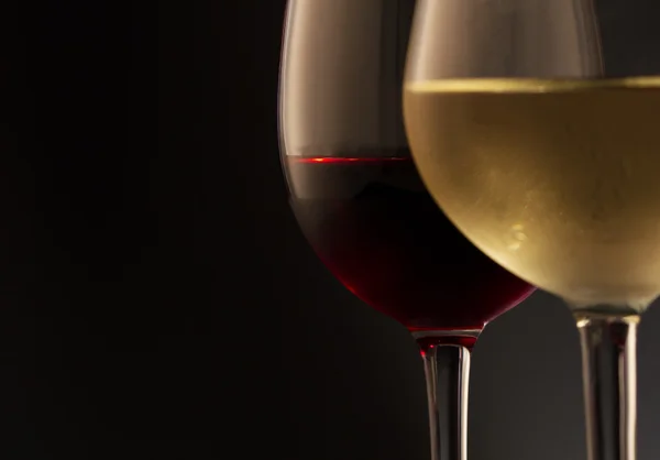 Bicchieri di vino rosso e bianco — Foto Stock