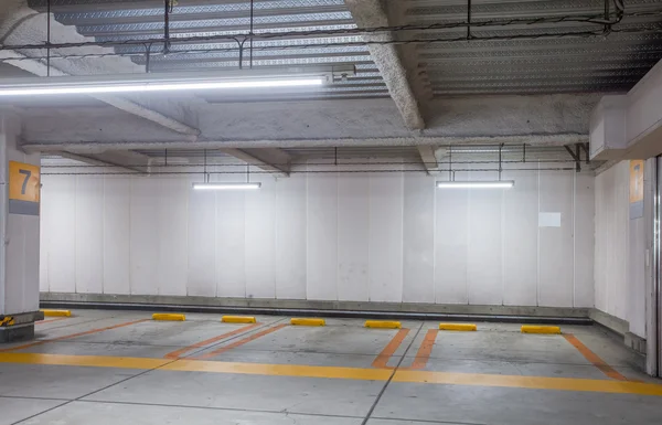 Espacio vacío aparcamiento — Foto de Stock