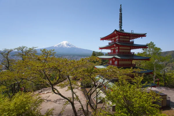 Pagoda Chureito japonés y montaña Fuji — Foto de Stock