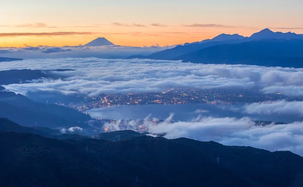 Hermosa vista al amanecer de la montaña Fuji — Foto de Stock