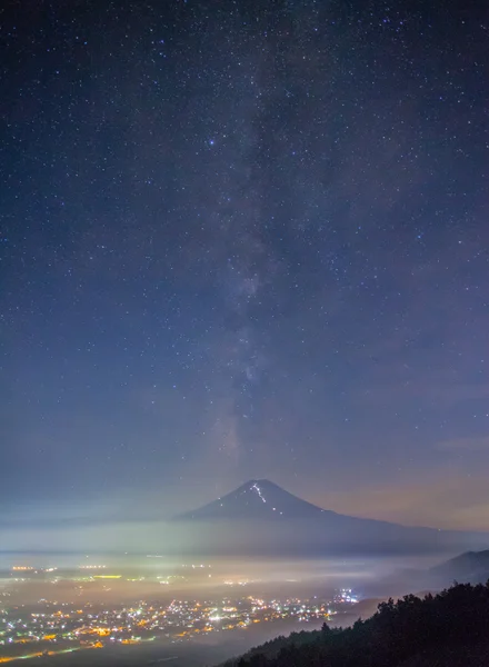 Peisajul nopții de vară al Muntelui Fuji — Fotografie, imagine de stoc