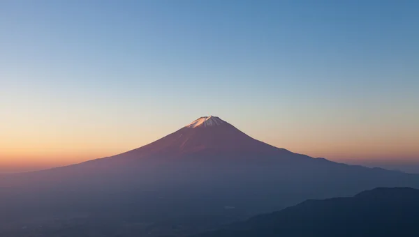 Toppen av berget Fuji i soluppgången — Stockfoto