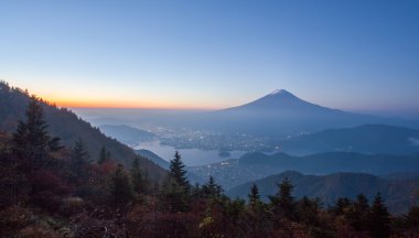 Dağ Fuji ve Kawaguchiko Gölü