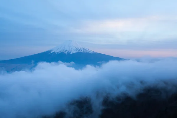 Berget Fuji och moln — Stockfoto