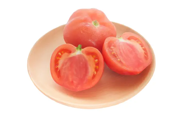 Świeże pomidory całe i pół — Zdjęcie stockowe