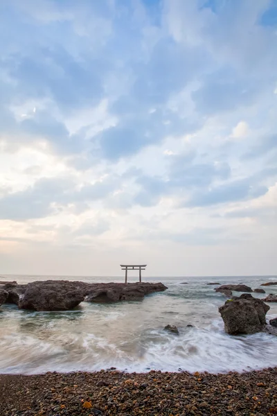 Porte du sanctuaire japonais — Photo