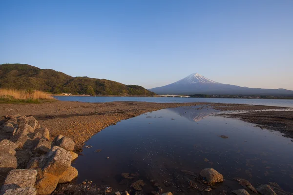 山地富士山和湖泊 — 图库照片