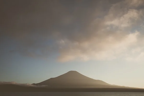 Berg Fuji und Wolke mit schönem Sonnenuntergang — Stockfoto