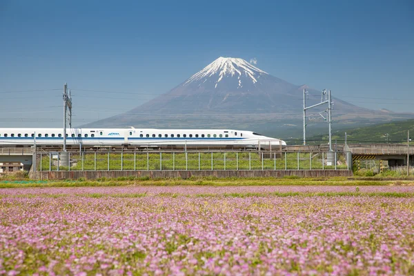 Utsikt över berget Fuji och Tokaido Shinkansen — Stockfoto