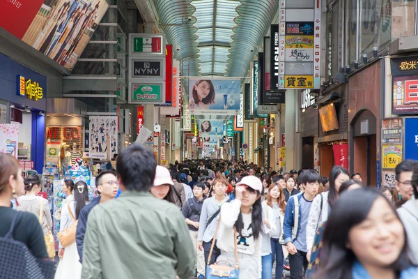 Dotonburi에서 걷는 사람들 — 스톡 사진