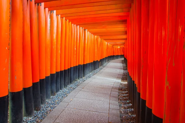 Miles de puertas torii bermellón — Foto de Stock