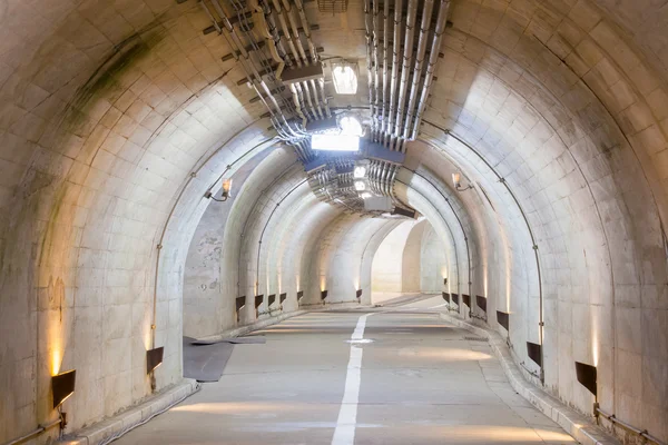 Interiören i en urban tunnel — Stockfoto
