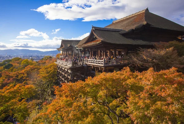 Pavilion and autumn trees in Kiyomizu temple — Stock Photo, Image