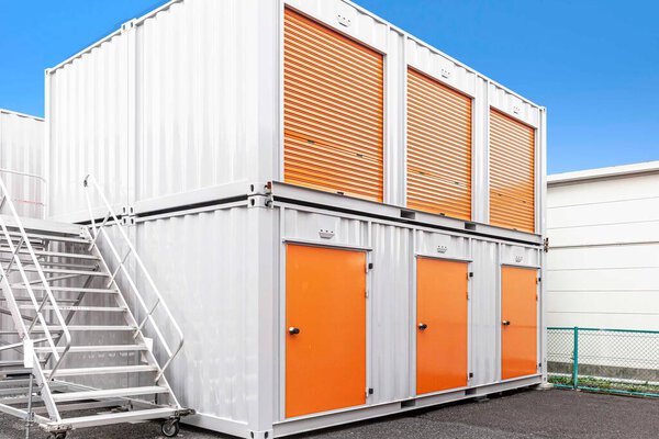 Внешняя атмосфера небольшого помещения для хранения напрокат