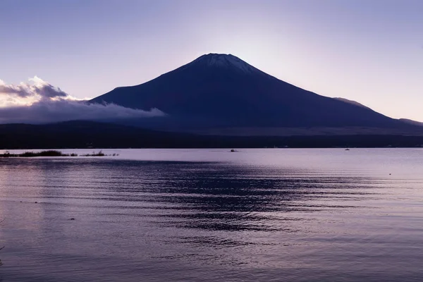 Rustige Sfeer Avond Mount Fuji Lake Yamanaka Zonsondergang Herfstkleur — Stockfoto