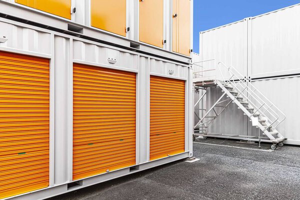 Внешняя атмосфера небольшого помещения для хранения напрокат