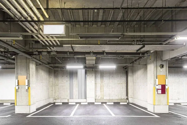 Spazio Vuoto Parcheggio Interno Edificio Uffici — Foto Stock