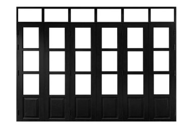 Siyah menteşeli ahşap kapı beyaz arka planda izole edilmiş.