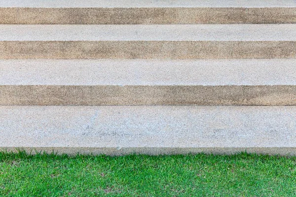 Passos Terrazzo Marrom Gramado Verde Fora Casa — Fotografia de Stock