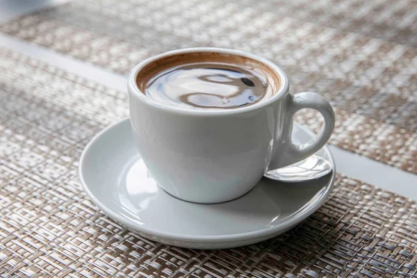 Гаряча Кавова Чашка Американо Столі Сучасній Кафе — стокове фото