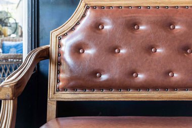 Kapat - Vintage kahverengi deri kanepe