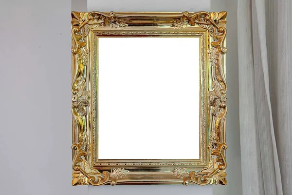 Prázdný Zlatý Vyřezávaný Dřevěný Rám Izolovaný Bílém — Stock fotografie