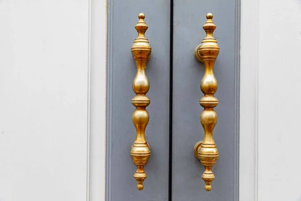 Gold Aluminum Door Handle White Wood Door — Foto de Stock