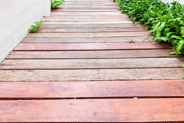 Brown Wooden Walkway Garden House — Stock Photo, Image