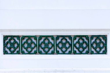 Beyaz kumtaşı çit Tayland tapınağı tarzı ve arka planı pürüzsüz.