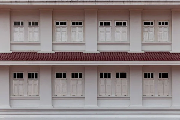 Finestre Legno Bianco Edificio Due Piani Stile Antico — Foto Stock