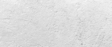 Beton duvarların manzarası pürüzsüz bir yüzey dokusu ve arkaplanı ile beyaza boyanmıştır.