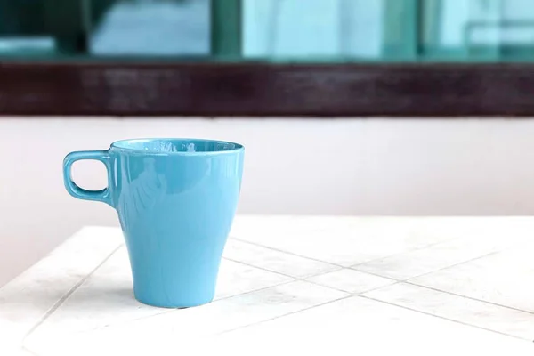 Taza Café Colocada Mesa Plástico Blanco — Foto de Stock