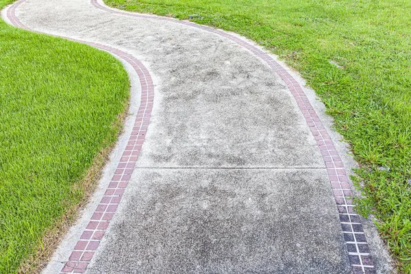 Long Concrete Walkway Summer Green Garden — Stock Photo, Image