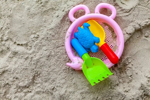 Пластиковые Детские Игрушки Песке — стоковое фото