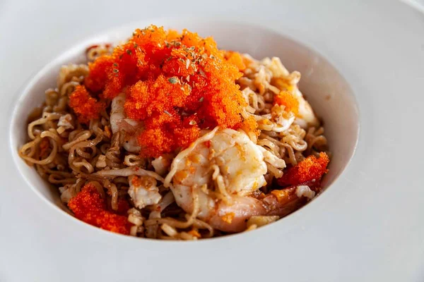 Plate Instant Noodles Stir Fried Fresh Shrimp Ebiko — Stock Photo, Image