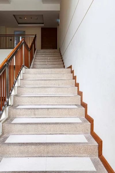 Escadas Pedra Que Levam Até Piso Superior Dentro Edifício — Fotografia de Stock