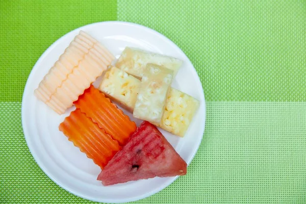 Närbild Blandad Fruktplatta Träbord — Stockfoto