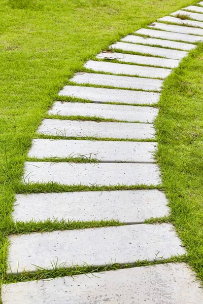 White Granite Walkway Slabs Patterned Green Lawns Garden — Stock Photo, Image