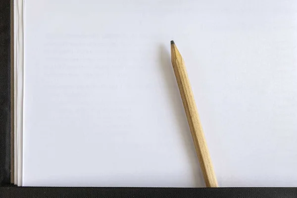 Kapat Boş Kağıt Kahverengi Kalem — Stok fotoğraf