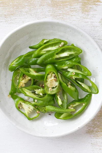 Groene chili peppers — Stockfoto