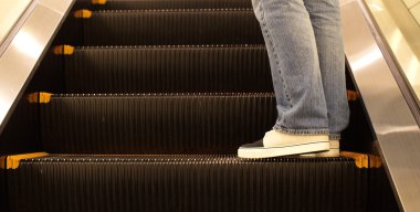 hareketli yürüyen merdiven