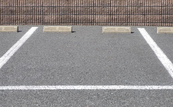 Espaço vazio em um estacionamento — Fotografia de Stock