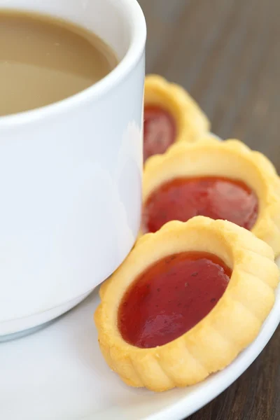 Mermelada en suaves tartas deliciosas — Foto de Stock