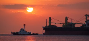 gündoğumu arka plan gemiler