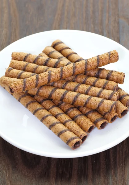 Rolos de wafer com chocolate — Fotografia de Stock