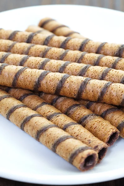 Rollos de oblea con crema de sabor a chocolate —  Fotos de Stock