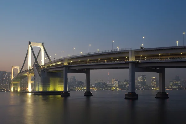 Rainbow bridge with Tokyo tower — Stock Photo, Image